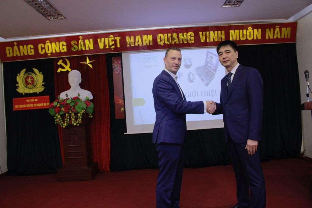 Tensor demonstrates portable facial recognition and Digital Crime Laboratory (DCL) systems to the Republic of Vietnam National Police image 2