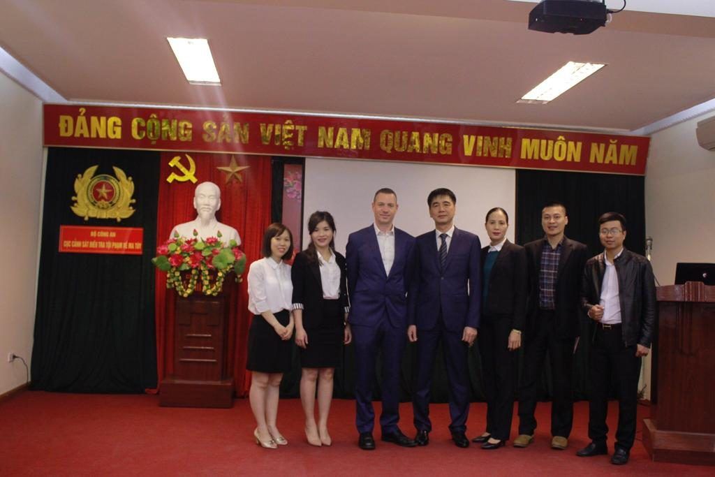 Tensor demonstrates portable facial recognition and Digital Crime Laboratory (DCL) systems to the Republic of Vietnam National Police image 5